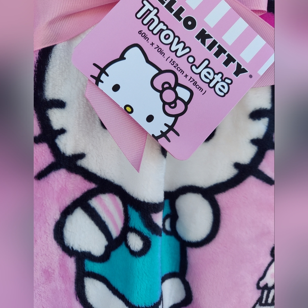 NWT Hello Kitty Cupcake Pink Plush Blanket